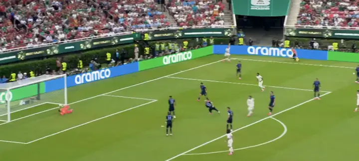 西班牙1-0乌拉圭：穆斯莱拉失误，卡诺比奥红牌